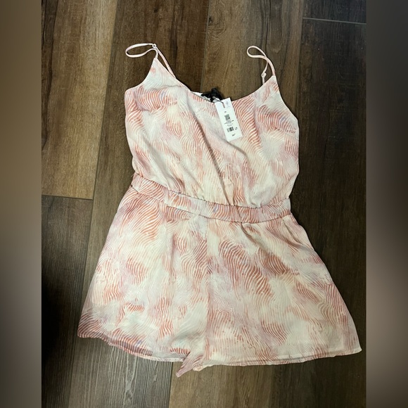 Dynamite Romper - Picture 1 of 2